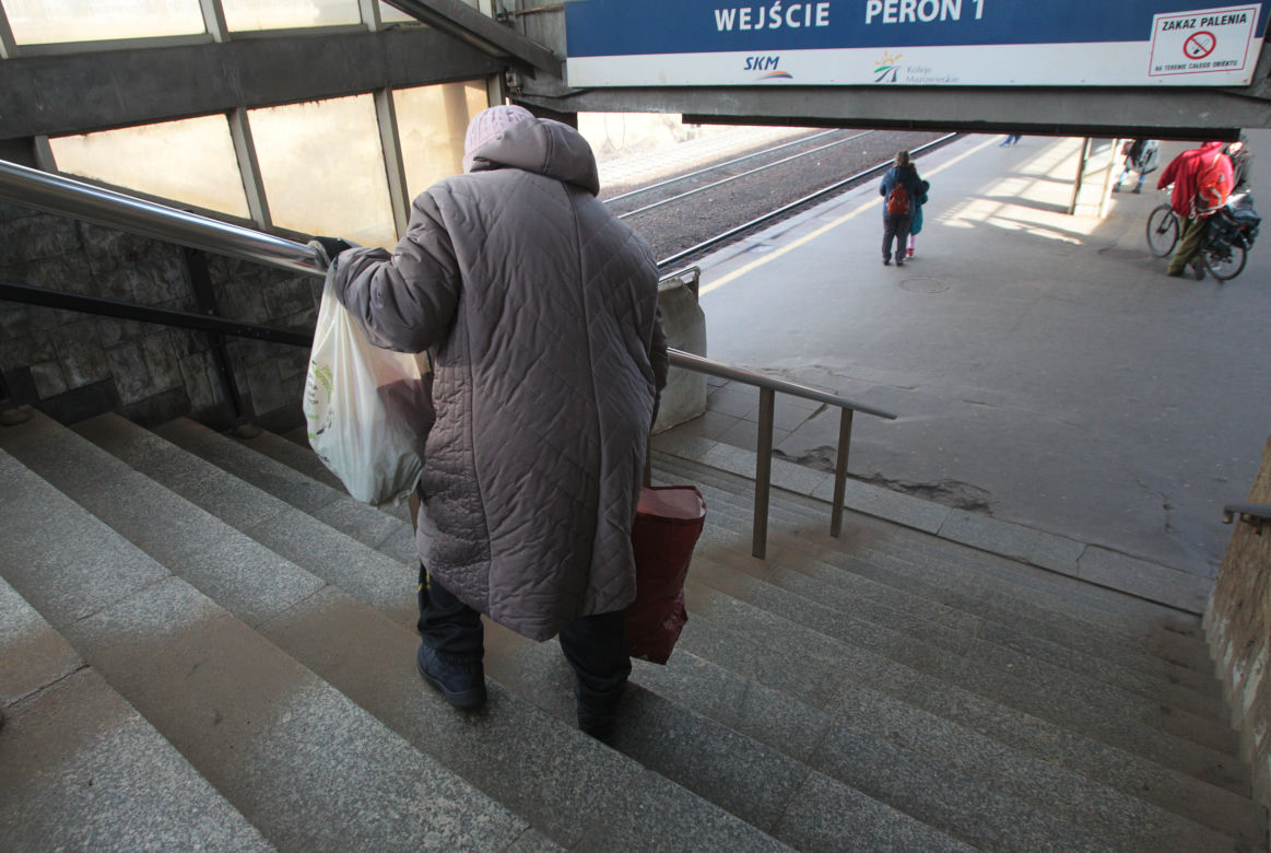 Wielkie dworce poszły do remontu za miliardy, a o małych PKP zapomniało 