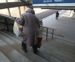Wielkie dworce poszły do remontu za miliardy, a o małych PKP zapomniało 