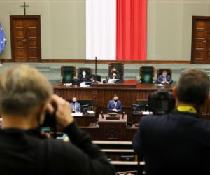 Premier w Sejmie o walce z koronawirusem
