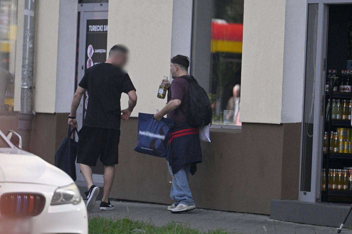 Daniel Martyniuk ładnie się bawi w Warszawie. Mamy fotki