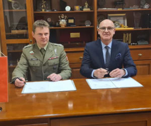 Podpisanie umowy pomiędzy UTH a Wojskowym Instytutem Techniki Pancernej i Samochodowej w Sulejówku