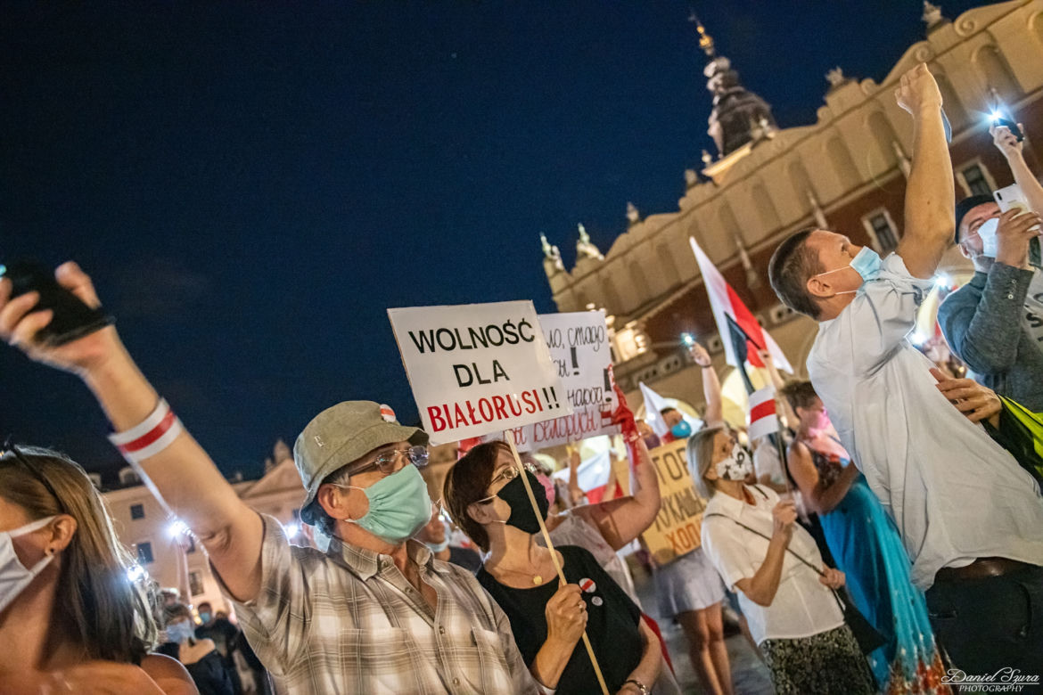 Manifestacja Białorusinów na rynku w Krakowie. "Precz z Łukaszenką!"