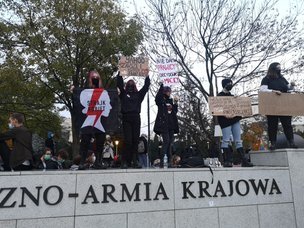 Protesty kobiet 28.10.2020. Polki manifestują w Warszawie