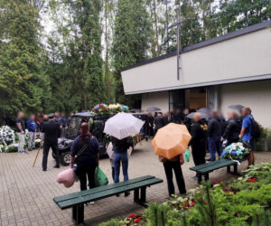 Tłumy ludzi pożegnały zamordowanego kibica w Krakowie