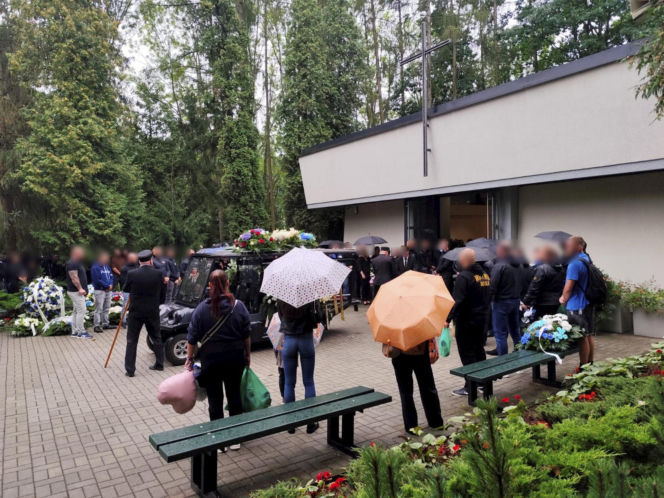 Tłumy ludzi pożegnały zamordowanego kibica w Krakowie