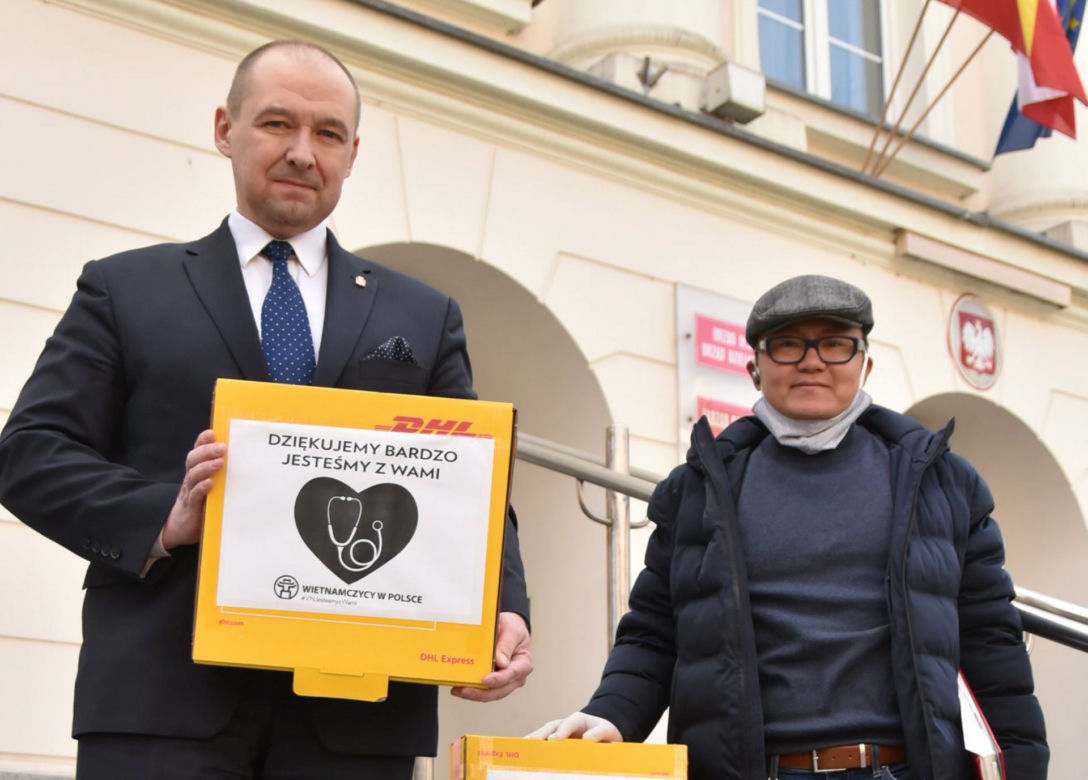 Społeczność wietnamska dała warszawiakom maseczki