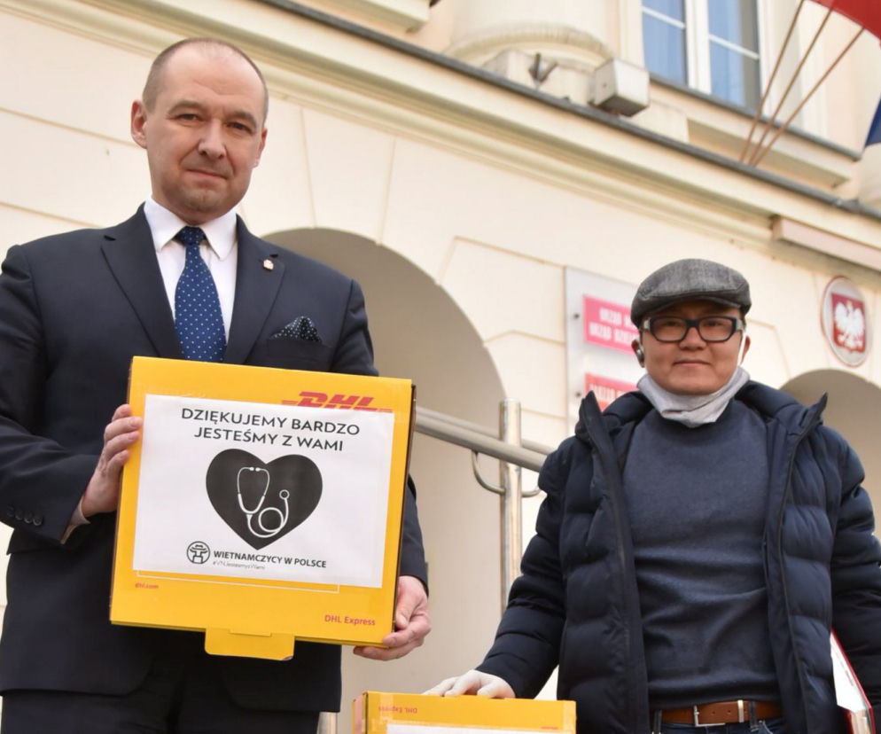 Społeczność wietnamska dała warszawiakom maseczki