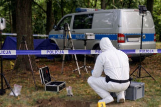 Zabójstwo 49-latki w lesie. Pilny apel policji! Śledczy szukają tych nagrań!