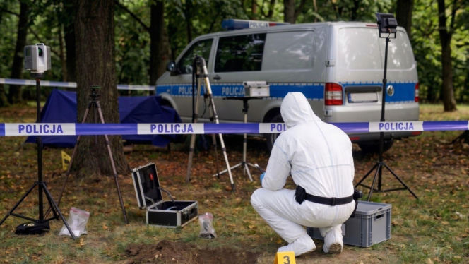 Zabójstwo 49-latki w lesie. Pilny apel policji! Śledczy szukają tych nagrań!