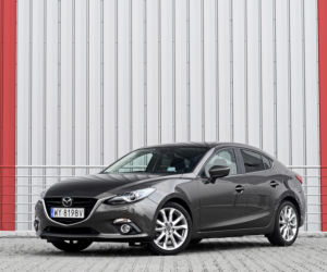 Mazda 3 Sedan 2.0 A/T SkyPASSION vs. Toyota Corolla 1.6 Multidrive S Prestige