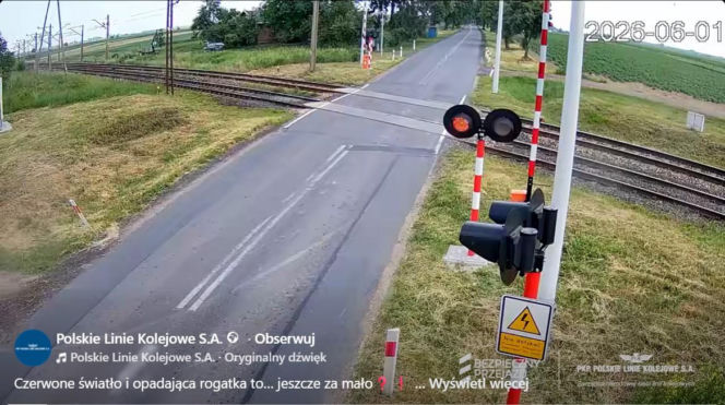 Karetka utknęła między rogatkami tuż przed nadjeżdżającym pociągiem