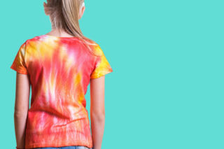 Tie dye - jak zrobić? Inspiracje z Insta i sposób na plamy