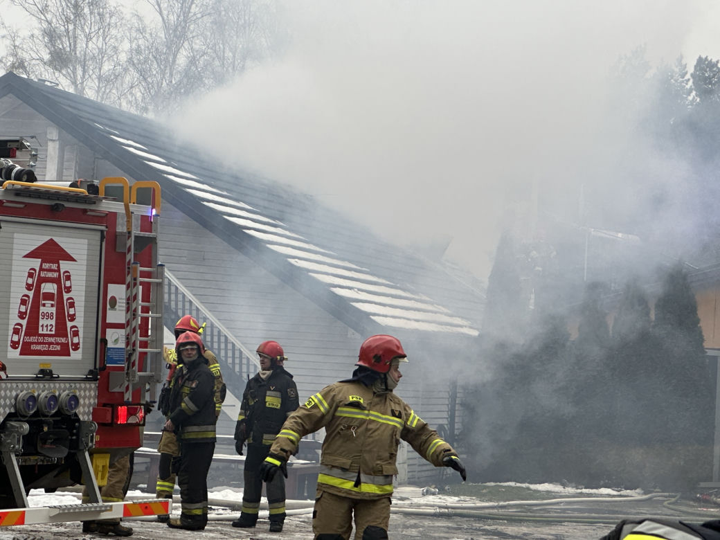 Płonie restauracja na Choszczówce. Na miejscu ponad 10 zastępów straży pożarnej