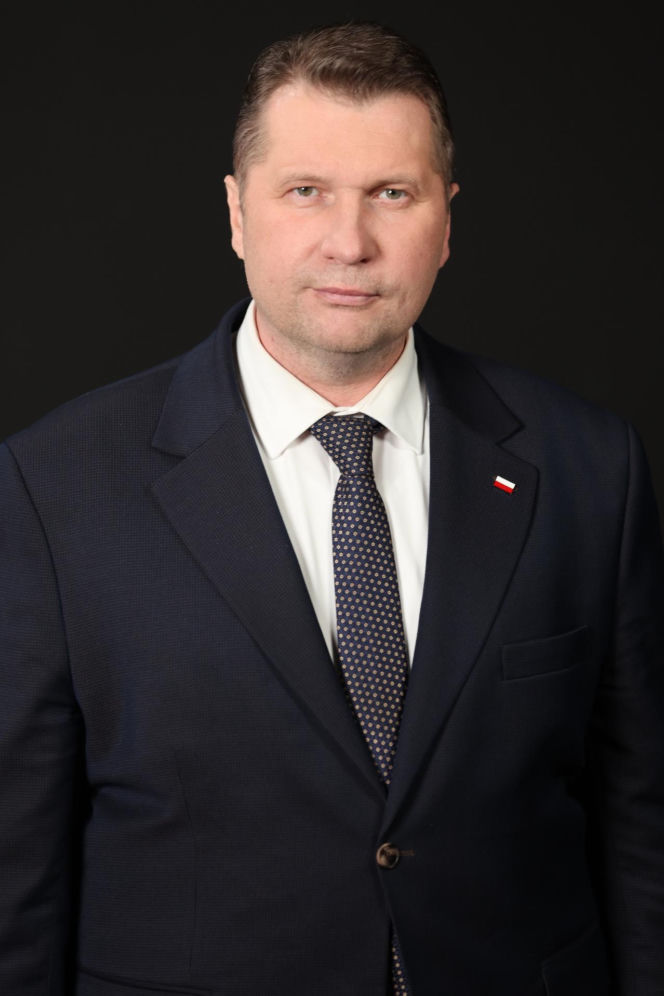 Przemysław Czarnek był królem parkietu we włoskim hotelu. Tam poznał piękną małżonkę [ZDJĘCIA]