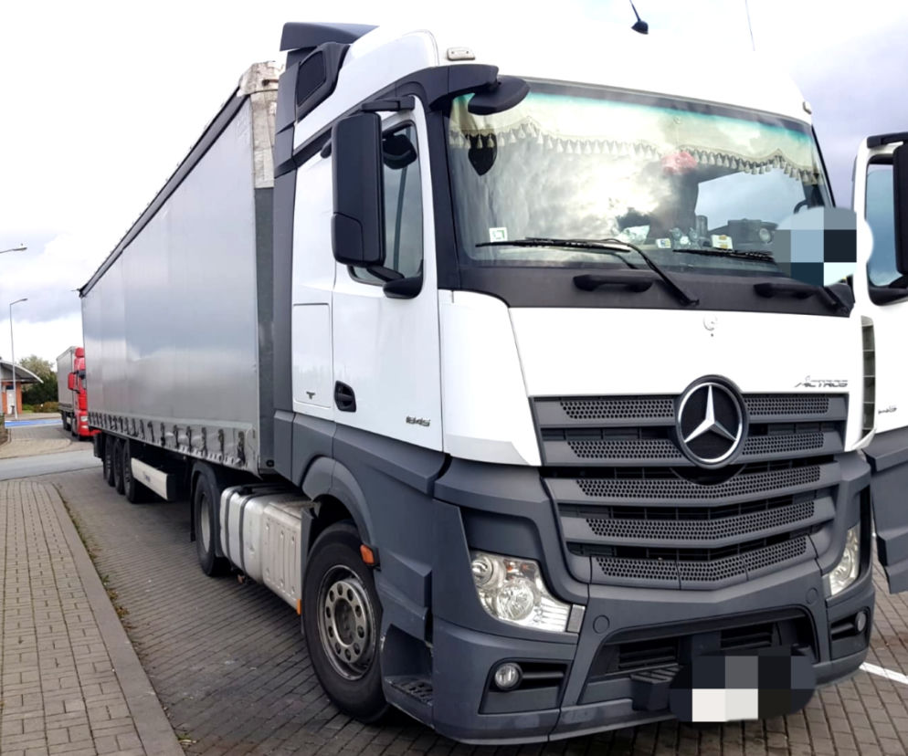 Szarżował TIREM na autostradzie A2. Gdy wyszedł z samochodu, nie potrafił utrzymać równowagi