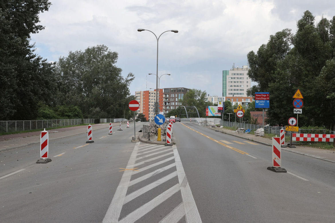 Przebudowa Wybrzeża Helskiego. Robotnicy bimbają na budowie