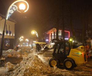 Akcja wywożenia śniegu z Krupówek