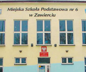 Natalka wyskoczyła przez okno bo katechetka zamknęła ją w sali