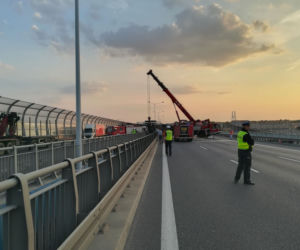 Wypadek ciężarówki ze zbożem na Autostradowej Obwodnicy Wrocławia