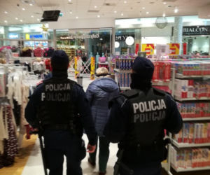 Toruń: Sanepid i policja w galeriach handlowych. To nie koniec