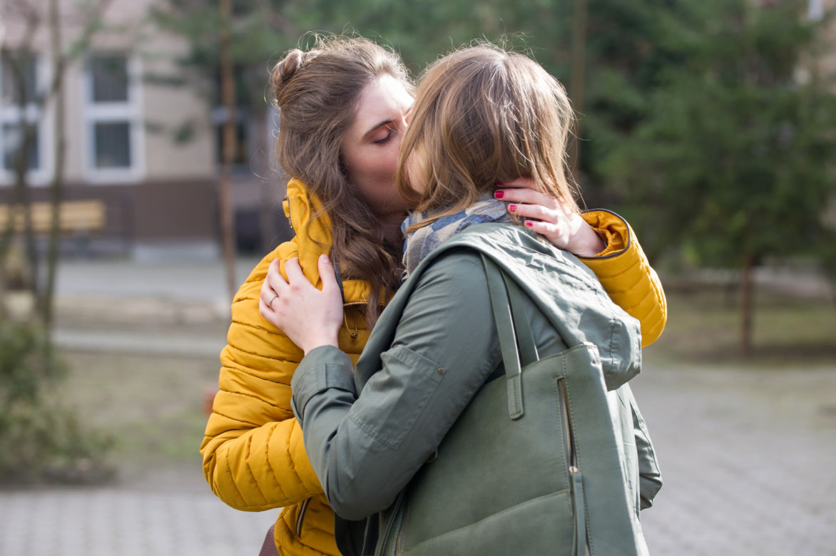 Na Wspólnej 2310, Ola (Marta Wierzbicka), Klaudia (Julia Trembecka)