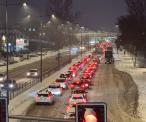 Gołoledź paraliżuje Polskę! Alerty RCB w całym kraju. Coraz większe utrudnienia w Warszawie