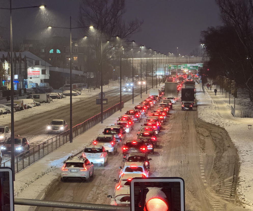 Gołoledź paraliżuje Polskę! Alerty RCB w całym kraju. Coraz większe utrudnienia w Warszawie