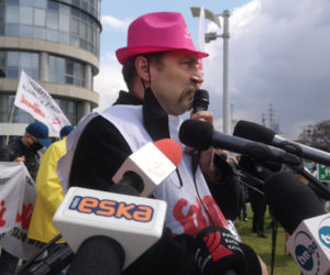 Gorąco pod siedzibą Tauronu. Związkowcy sprzeciwiają podziałowi spółki: Sasin i Soboń odlecieli! [ZDJĘCIA, WIDEO]