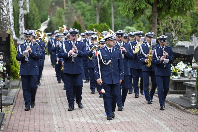 Tłumy pożegnały 23-letniego policjanta. Kacper zginął w tragicznym wypadku w Piasecznie