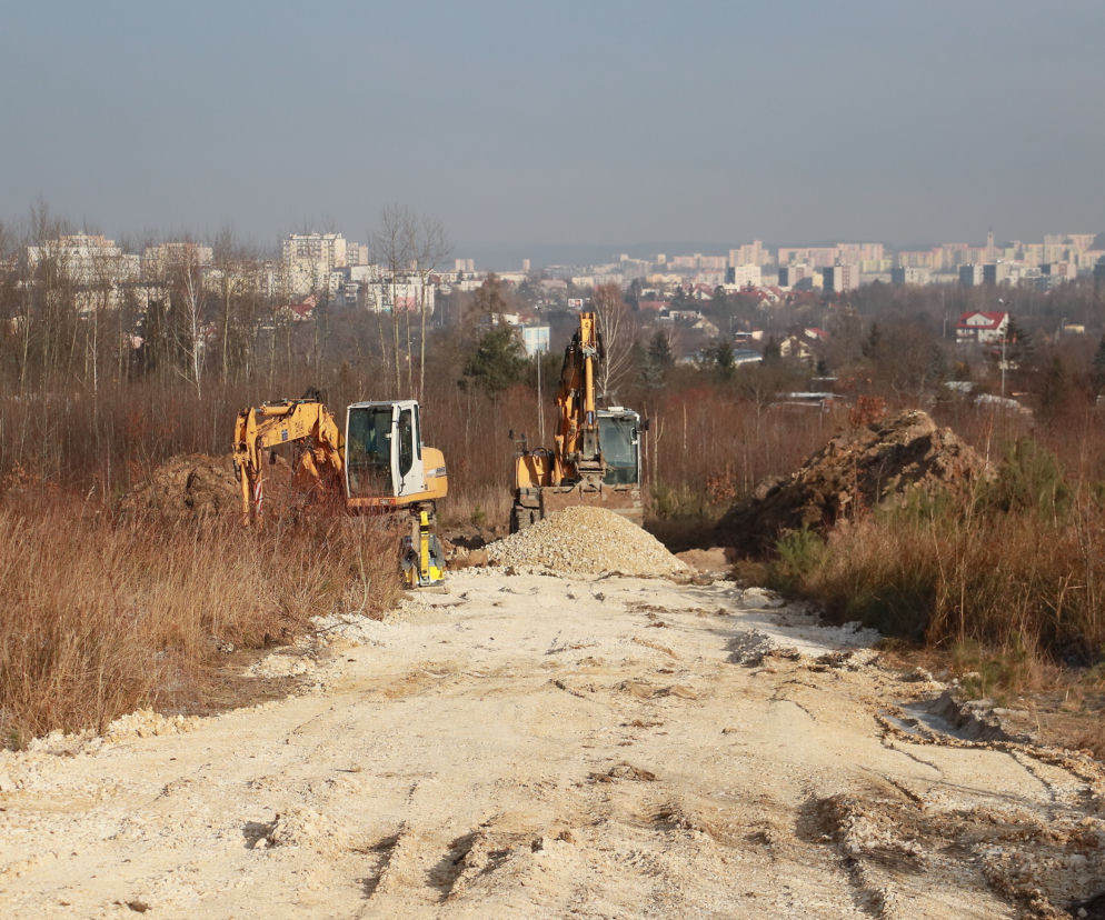 Główny Urząd Miar w Kielcach. Na teren inwestycji wjechały pierwsze maszyny budowlane
