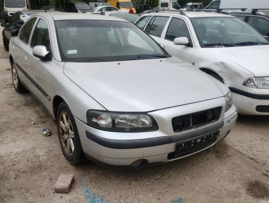 Volvo S60 (2500 zł)