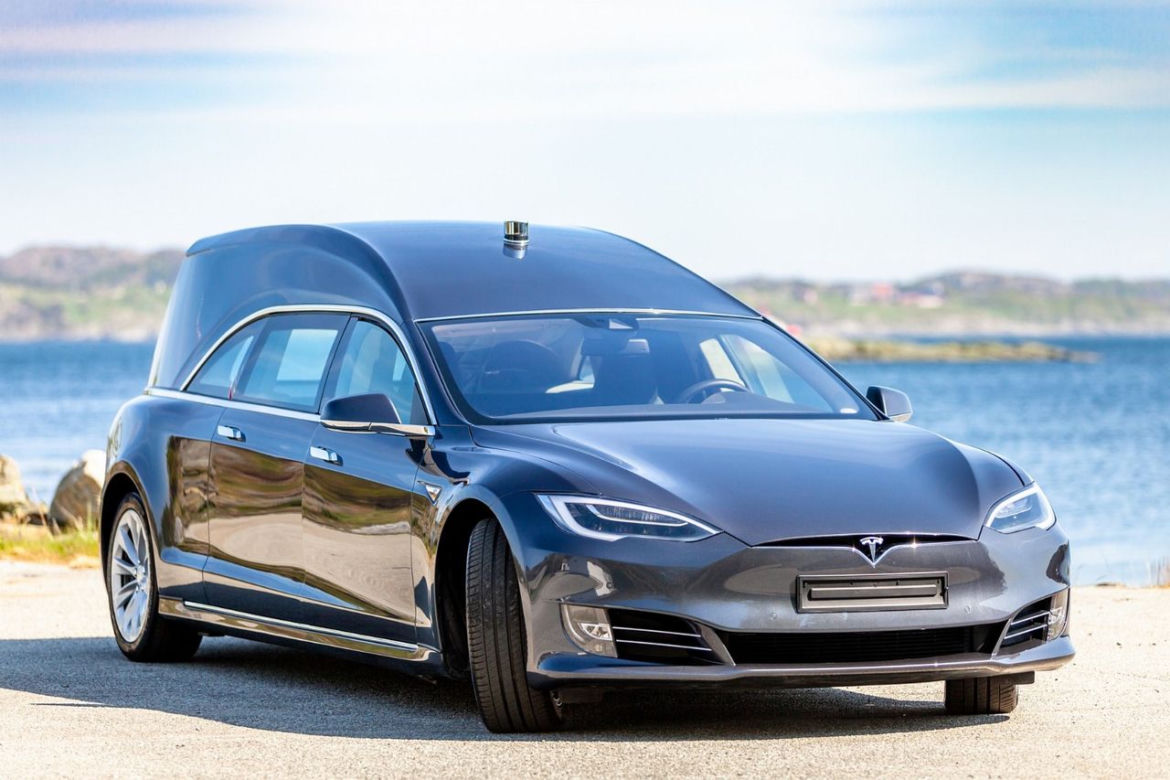 Tesla Model S Karawan