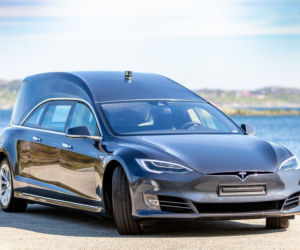 Tesla Model S Karawan