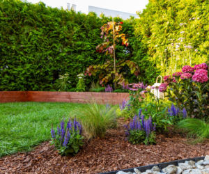 Ogródek przy mieszkaniu w bloku