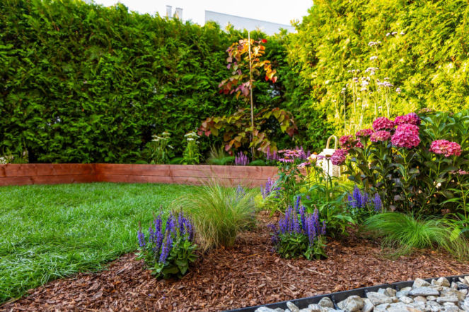 Ogródek przy mieszkaniu w bloku