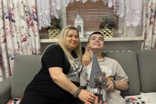 Lekarze nie dawali mu szans. 19-letni Kuba i jego mama pokazują, czym jest prawdziwa walka