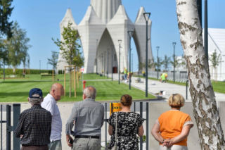 Teren wokół rekordowego pomnika Matki Boskiej w Konotopiu zamknięty z powodów bezpieczeństwa. Chętnych na zwiedzanie jednak nie brakuje