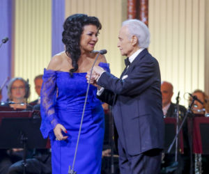 Cud życia. José Carreras - specjalny koncert wielkanocny w TVP.  Joanna i Jacek Kurski zachwycili na koncercie wielkanocnym.