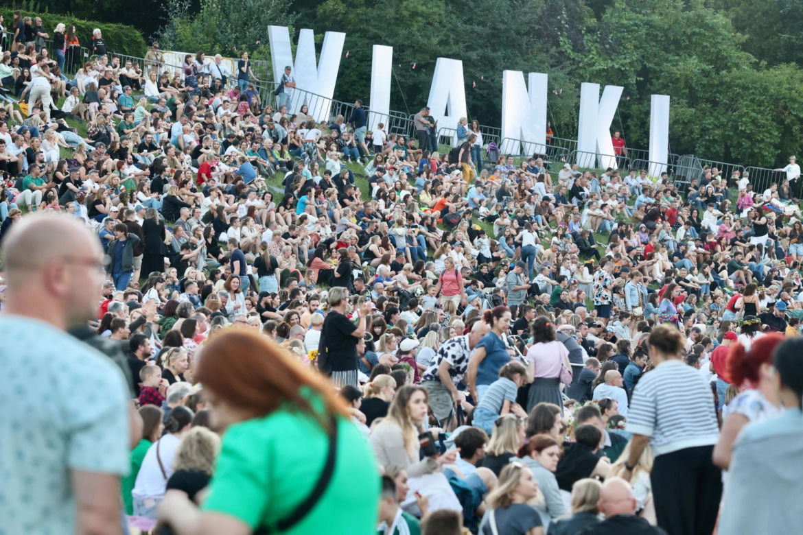 Tak Warszawa powitała lato. Wianki nad Wisłą 2024 