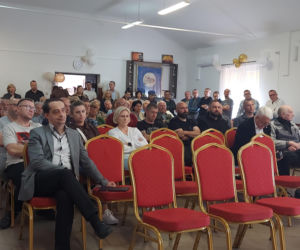 Spotkanie w sprawie budowy masztu 5 G w Płoskiem
