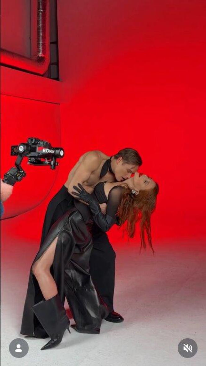 Piękna gwiazda Polsatu i przystojny aktor zrobili to na oczach milionów. Ona m męża, a on się niedawno wziął rozwiódł!