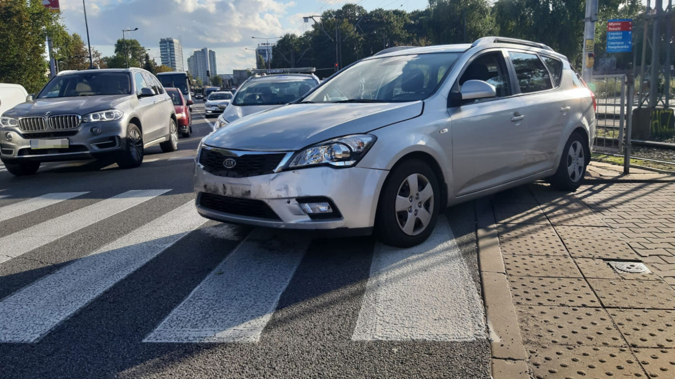 Wyrzucił kierowcę na ulicę i ukradł auto. Pomylił GTA z prawdziwym życie? 