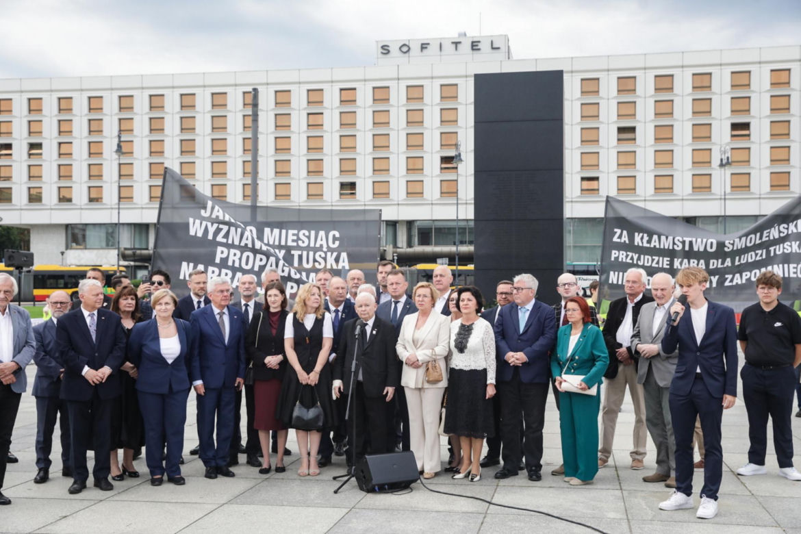 Miesięcznica smoleńska 2025. Kaczyński nie przebiera w słowa, mówi o zbrodni