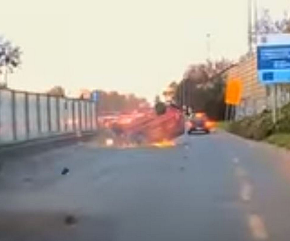 Łódź. Dachowanie pijanego kierowcy. Wszystko nagrała kamera! / kadr z wideo na YouTube