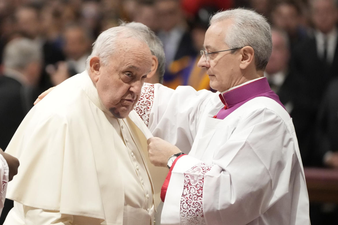  Papież Franciszek z siniakami na twarzy! Co się stało?