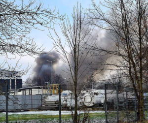 Pożar zakładów chemicznych w Chorzowie. Kłęby dymu nad miastem