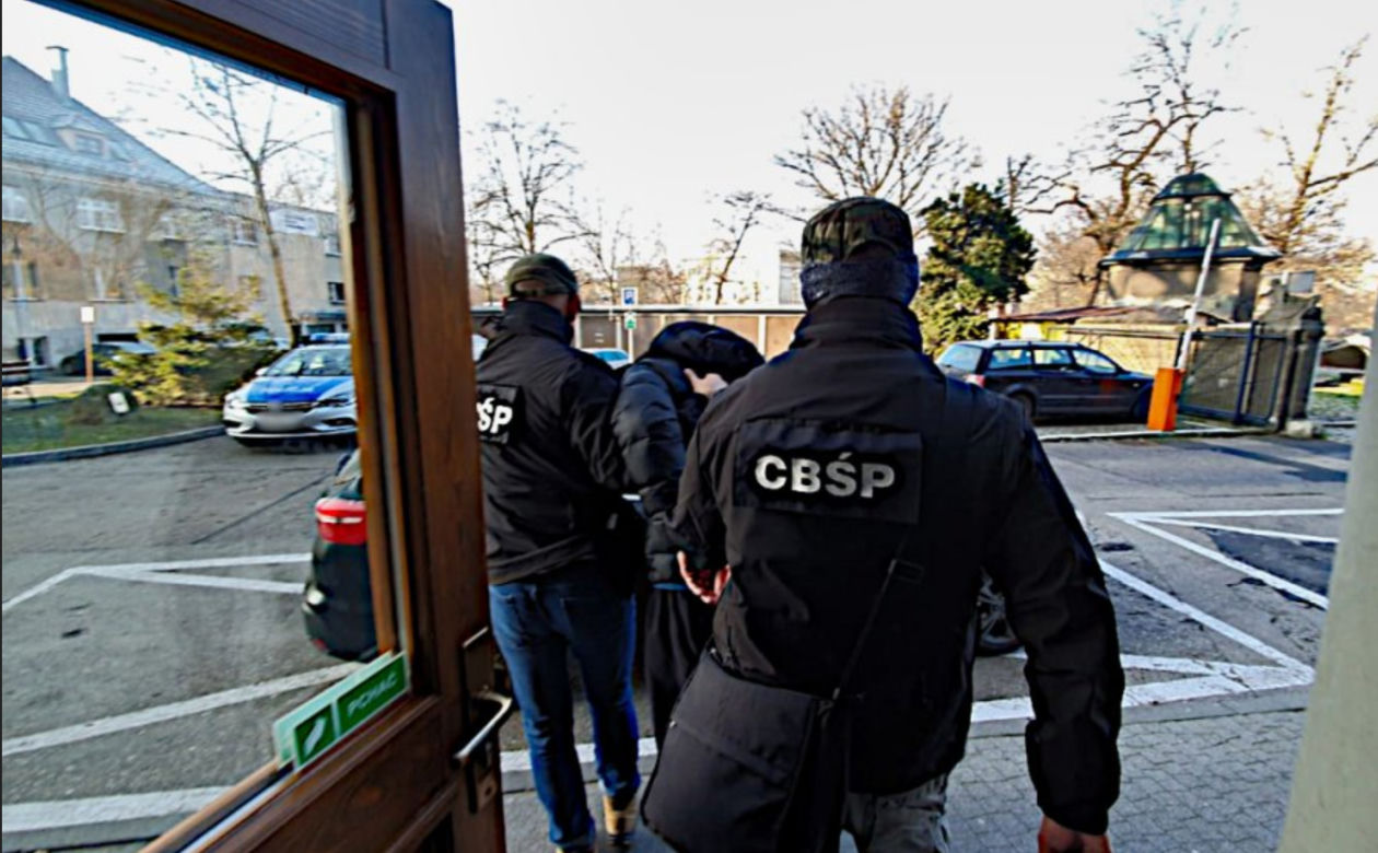 Na razie meżczyźni znajdują się w areszcie