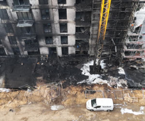 Blok po pożarze na Laurowej