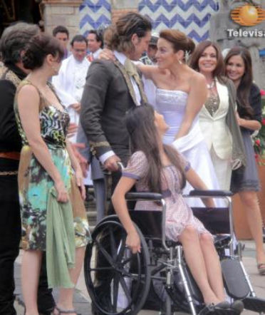 Nieposkromiona miłość (Amor bravio). Ślub Camili (Silvia Navarro) i Daniela (Cristian de la Fuente)