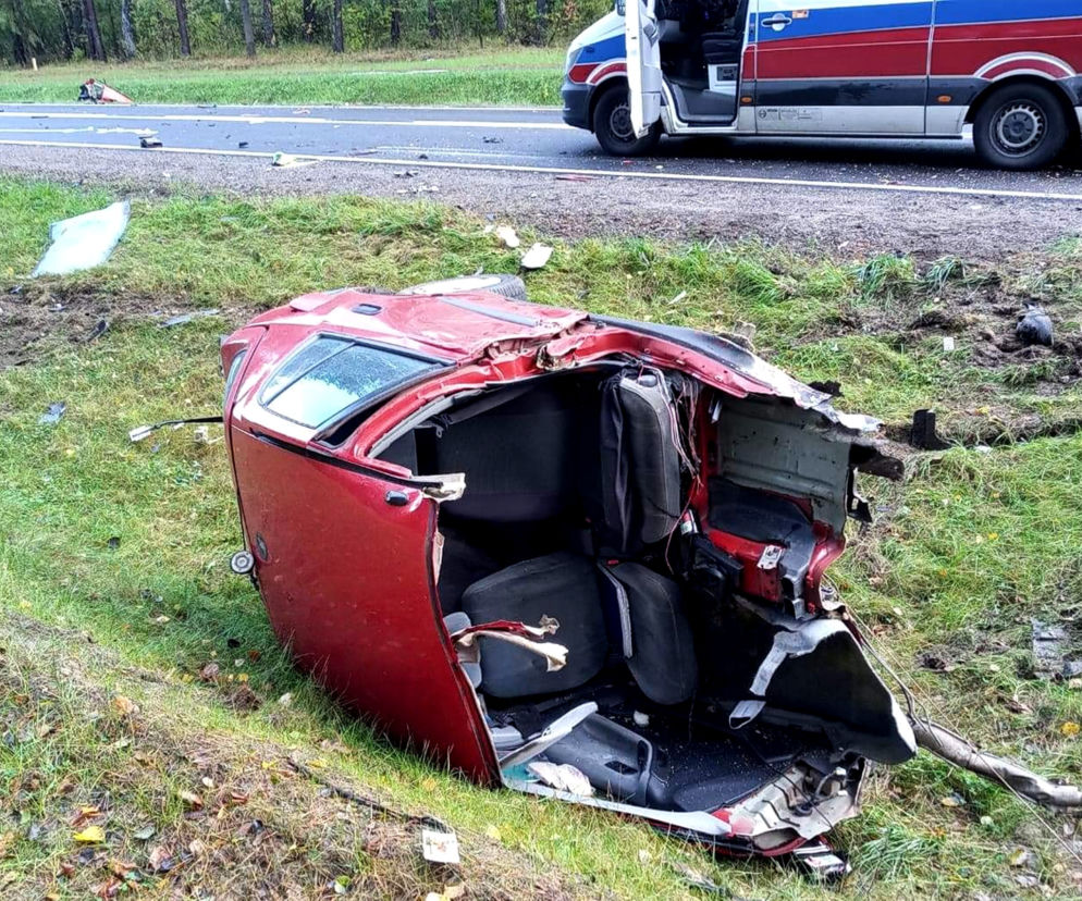 Bielsk Podlaski – Kleszczele. Samochód rozpadł się na pół po uderzeniu przez terenówkę